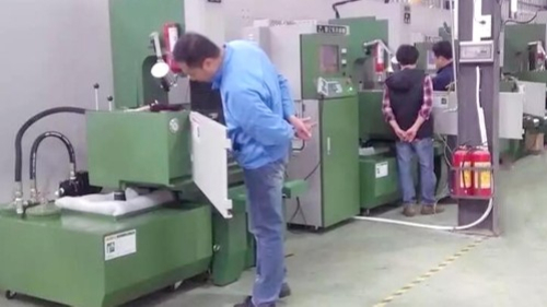 臺灣晶鉆光學(xué)選擇鼎拓數(shù)控火花機(jī)設(shè)備