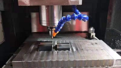 精雕機在加工鋁板時需要怎么樣選刀呢--「鼎拓數(shù)控」